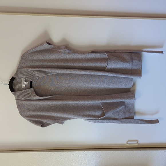 St. John Gray 100% Cashmere Cardigan Sweater Sleeveless Vest - Size Small - Picture 1 of 10